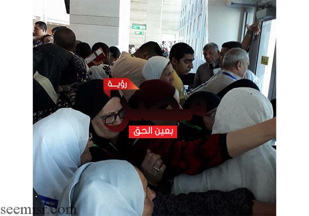 أزمة معتمرين بمطار القاهرة