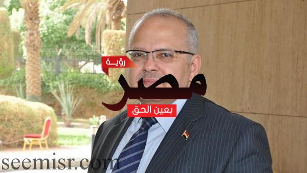 رئيس جامعة القاهرة في وقفة تضامنية مع طلابه
