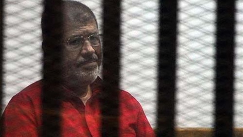 وفاة الرئيس السابق محمد مرسي بعد إصابته بإغماء أثناء جلسة محاكمته بـ قضية التخابر
